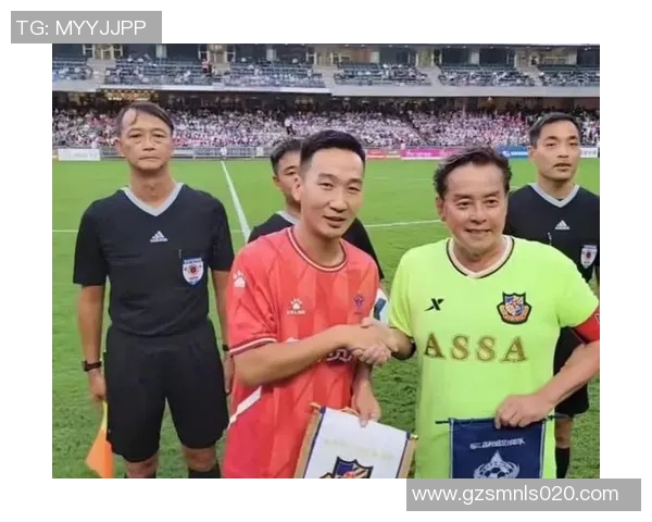 国内明星与足球明星亲密互动引发粉丝热议与关注的盛况 国内明星与足球明星亲密互动引发粉丝热议与关注的盛况