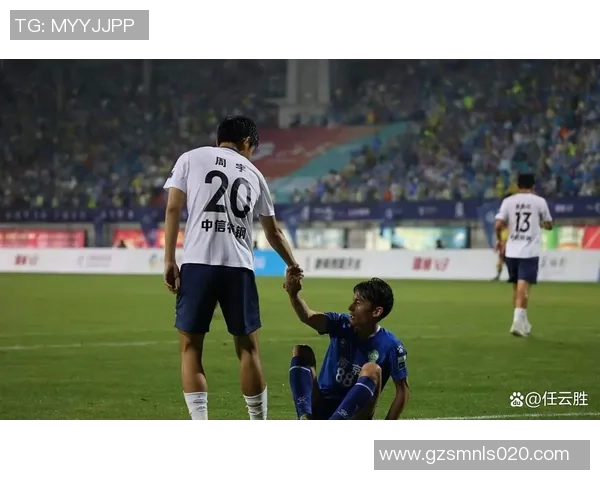 揭开足球明星的真实身份揭秘他们的真名与背后的故事 揭开足球明星的真实身份揭秘他们的真名与背后的故事