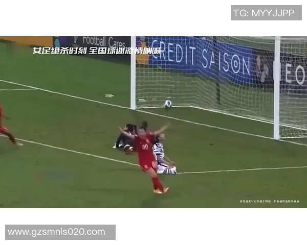 足球明星意外现身镜头瞬间引发热议精彩瞬间回顾与球迷互动的趣味时刻